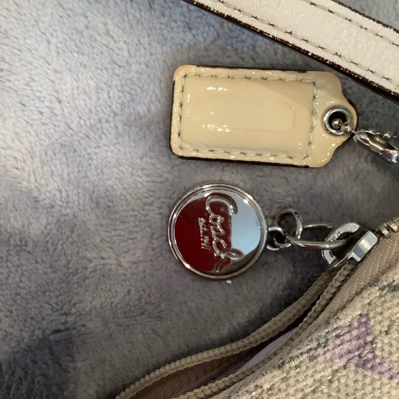 Coach cute little sling bag - Picture 7 of 7